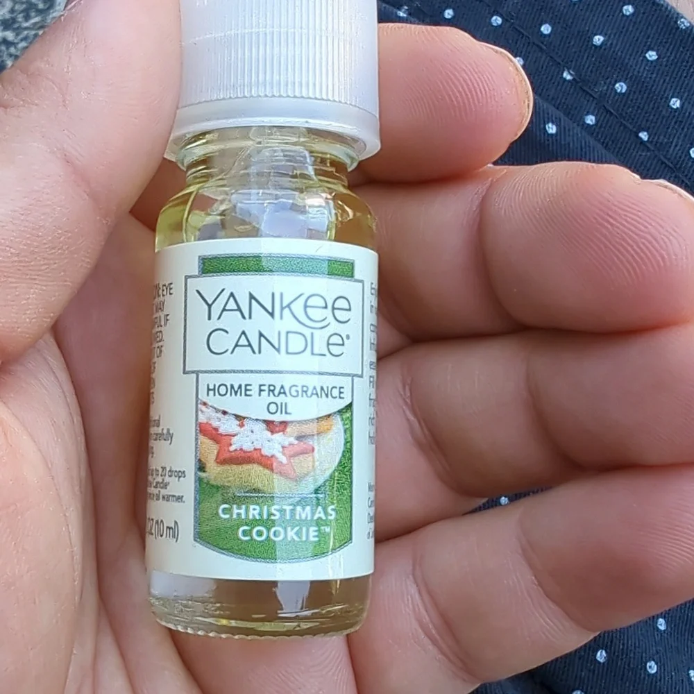 Rare and Discontinued - Yankee Candle Christmas Cookie Oil Warmer Scent - Picture 1 of 4